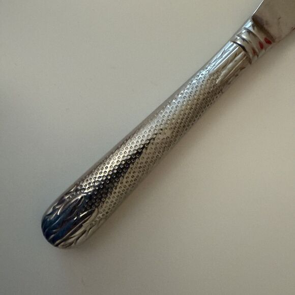 Retroneu Laurel Honeycomb Dinner Knives Set of 4 Stainless Flatware - Picture 4 of 6